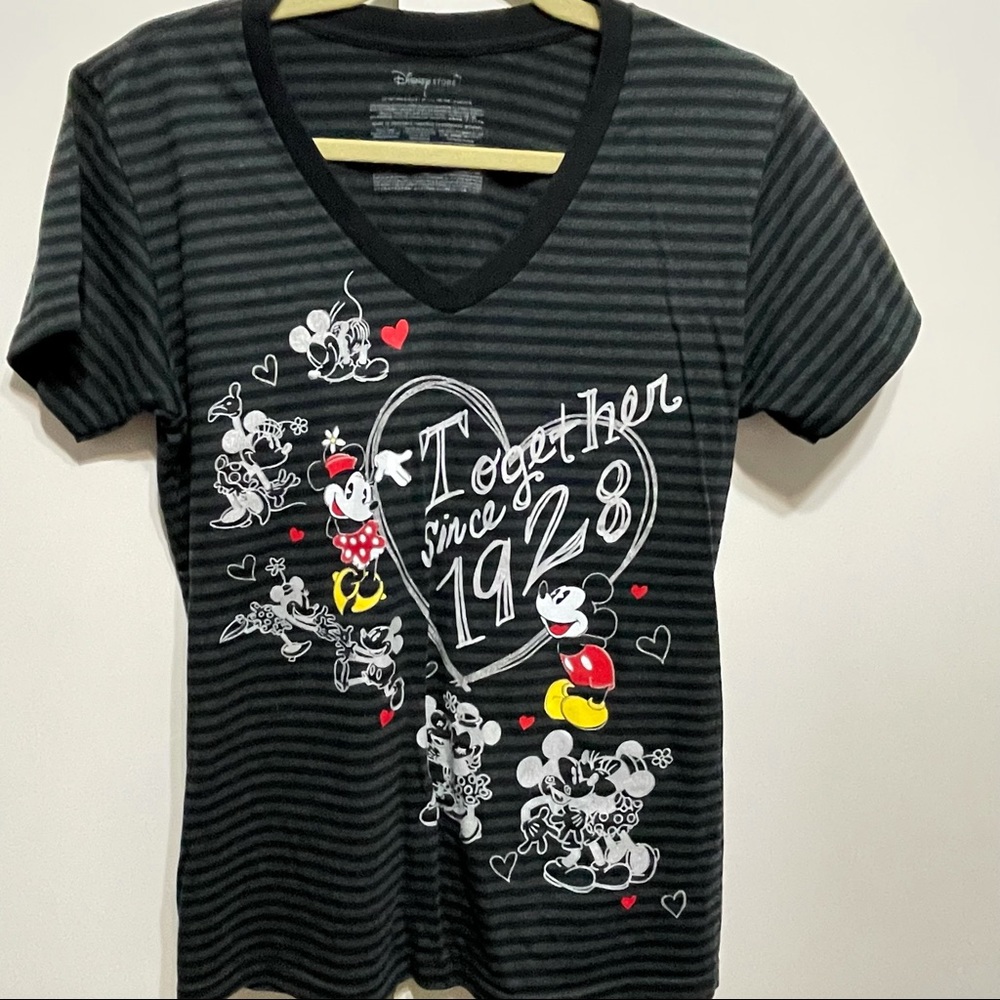 EUC Disney t-shirt large Mickey Mouse Minnie